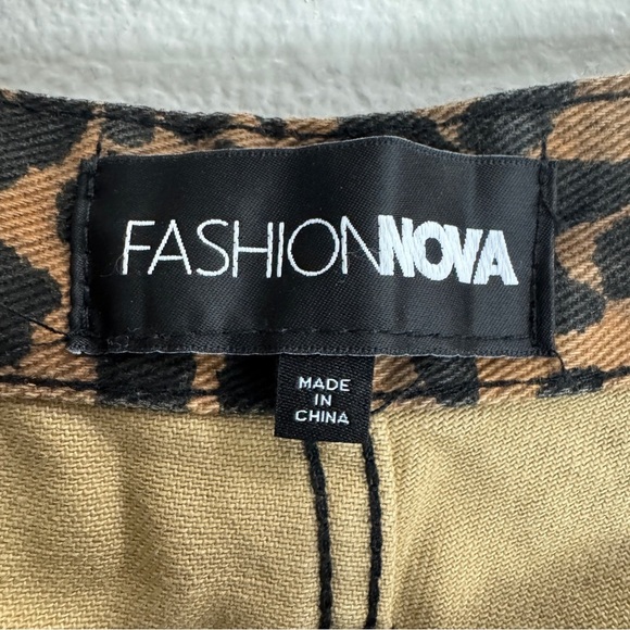 Fashion Nova Cheetah Pants Womens Flared Size 13 - Picture 4 of 11